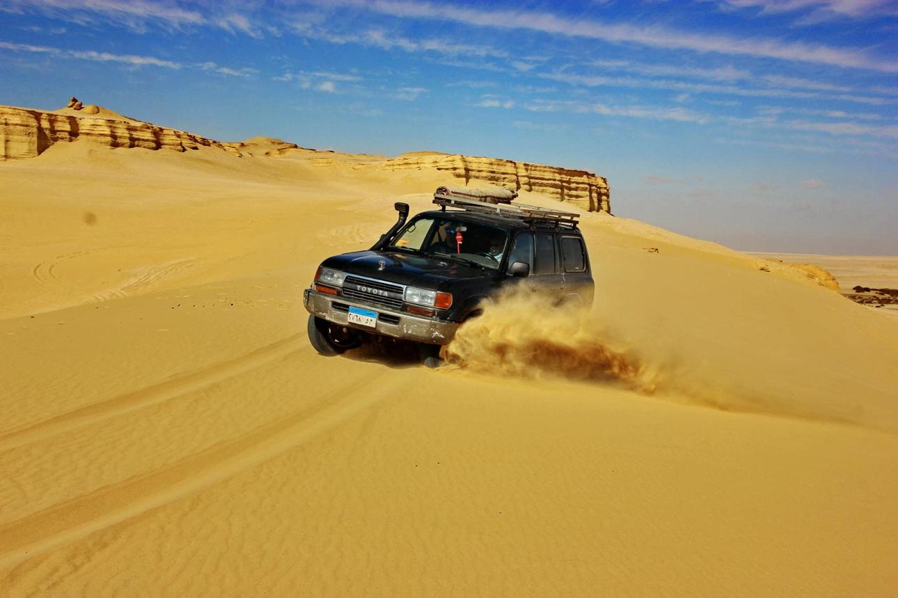 1) 4x4 Desert Jeep